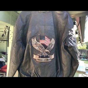 Bomber jacket leather size large good condition previously owned Brown